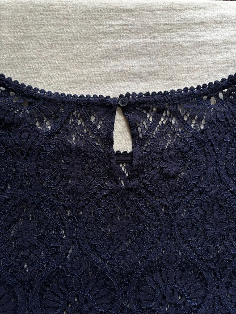 Banana Republic Navy Lace Eyelet Bell Sleeve Blouse Top Size Large